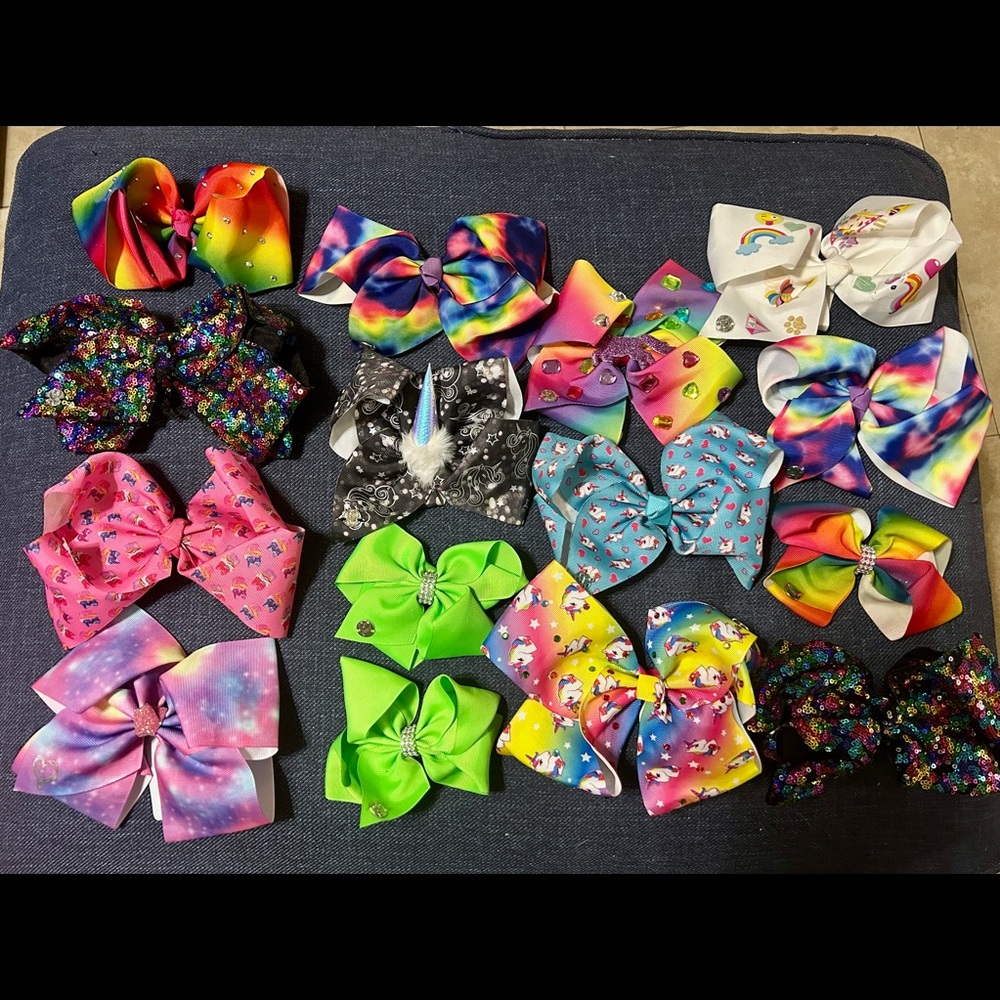 15 JoJo Bows.